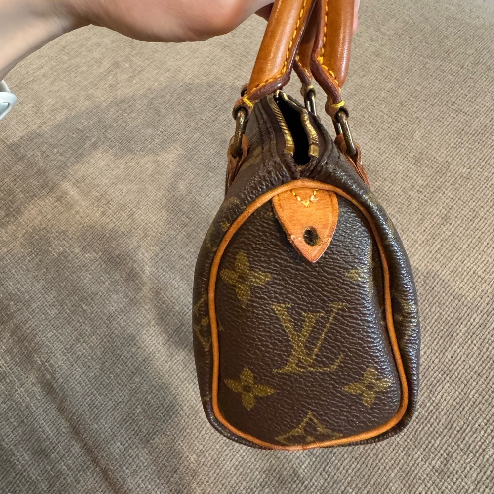 LOUIS VUITTON MINI SPEEDY WITH STRAP AND LOCK/KEY AUTHENTIC - Picture 12 of 16